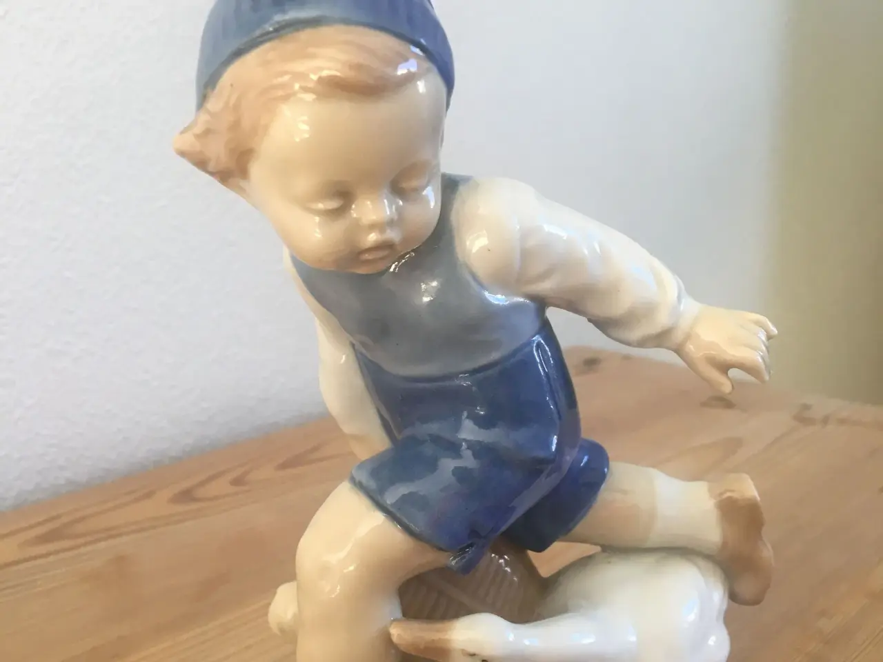 Billede 1 - Porcelænsfigur fra GH&Co - dreng og gås