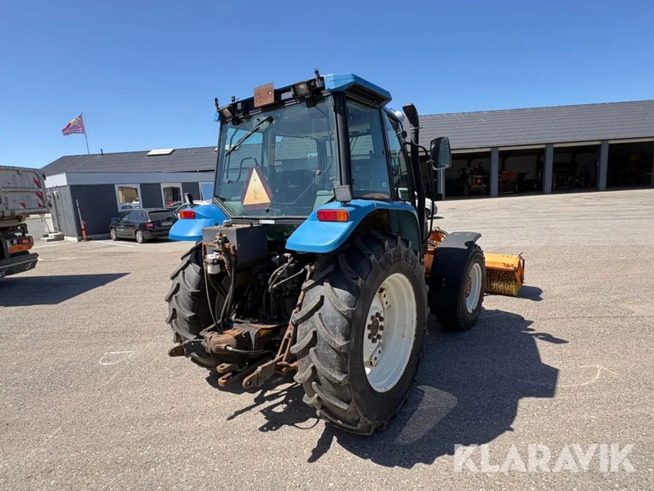 Billede 3 - Traktor New Holland TS90 med kost og plov