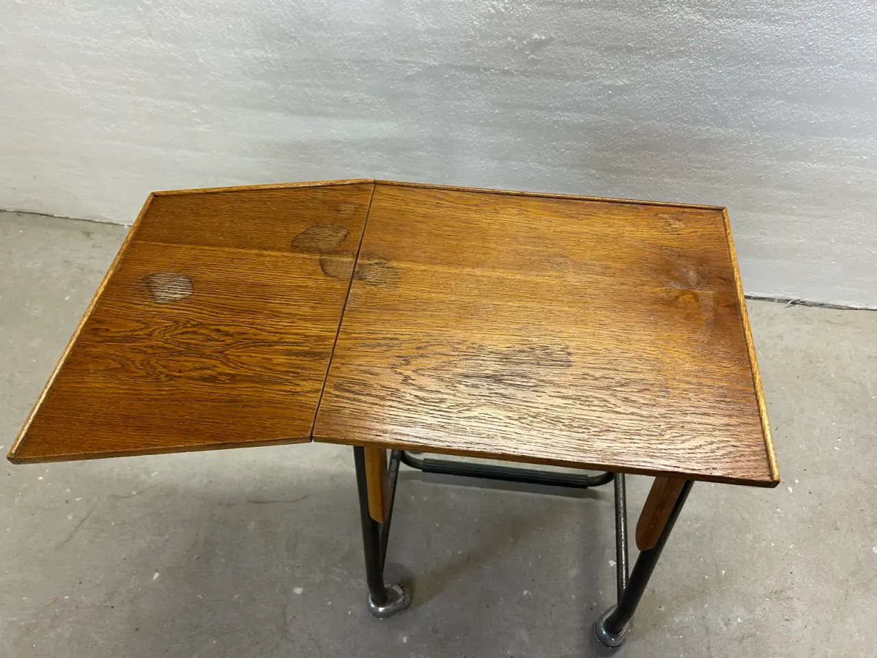 Billede 3 - Dette er et vintage skrivemaskinebord (eller klapb
