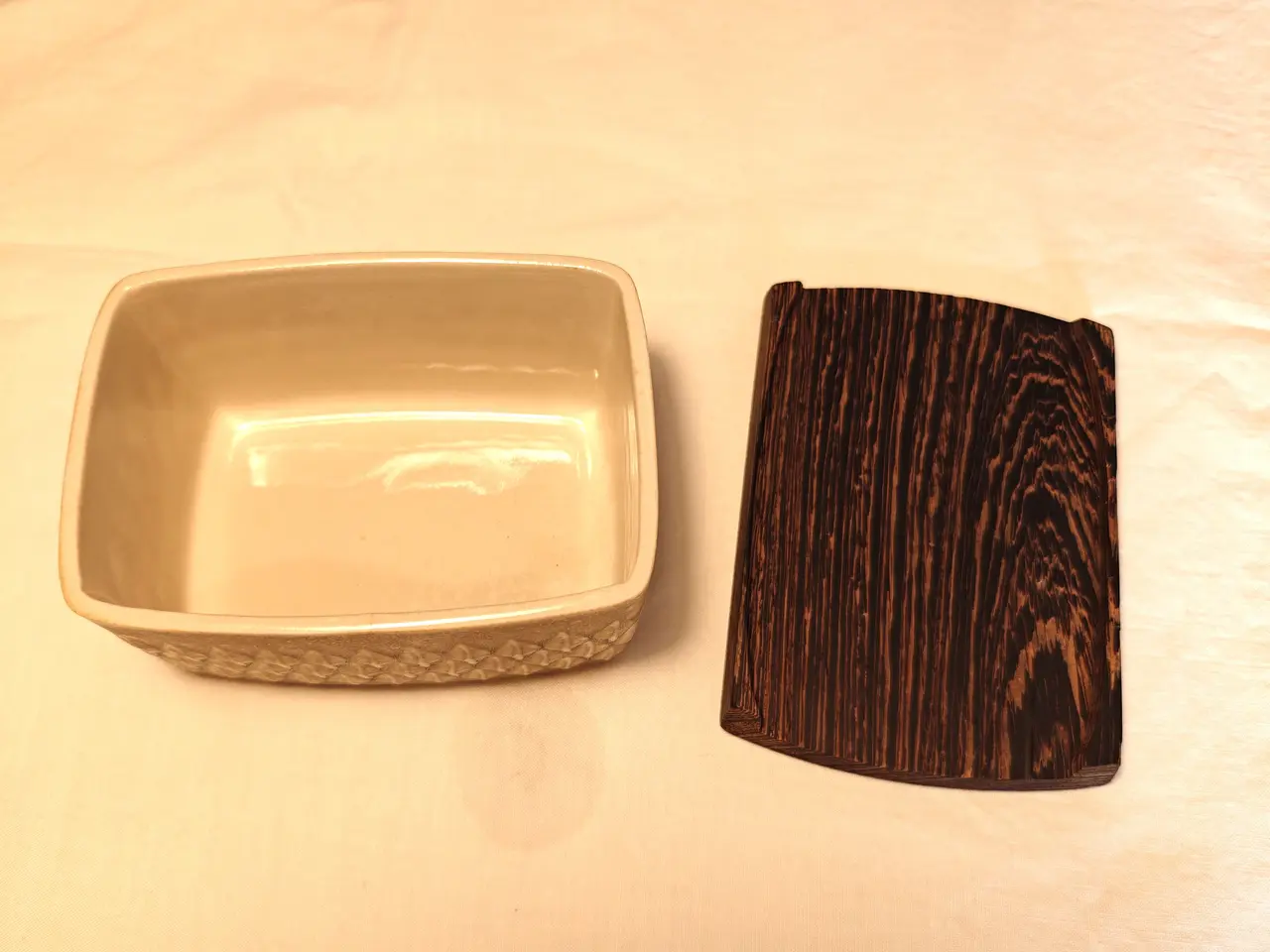 Billede 13 - Relief stentøj kaffekande, smørskål, kopper m.m.