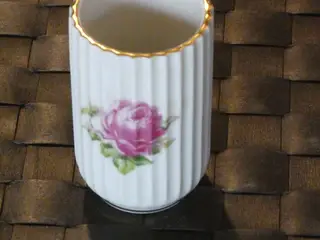 Lyngby vase, 8 cm, rose-motiv