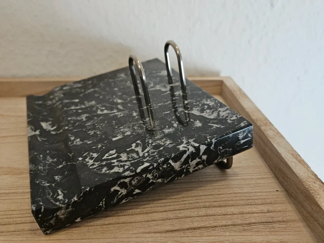 Billede 4 - Marmor holder til kalender 