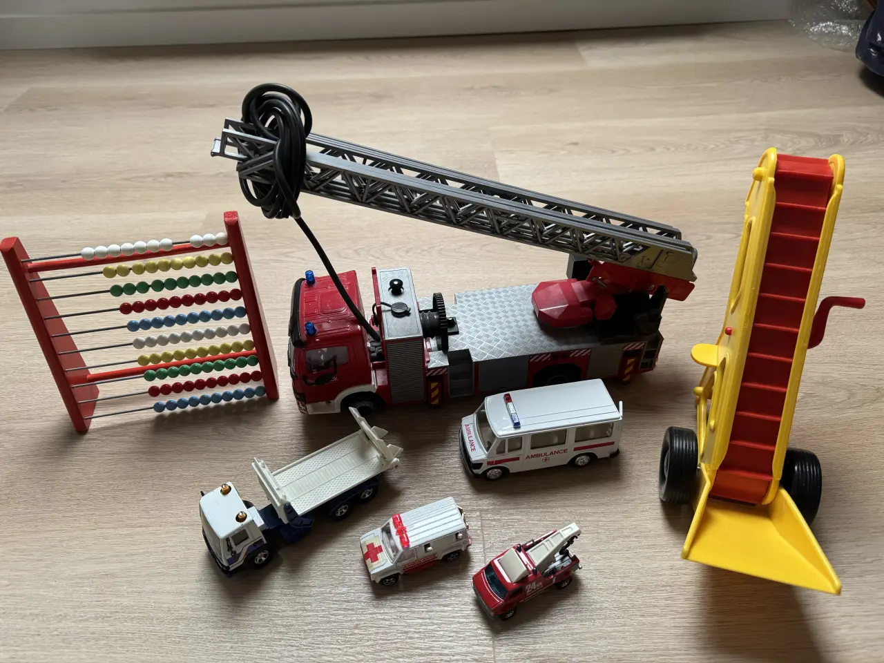Billede 1 - Fine ting: Falck brandbil, ambulancer, kranbil, tr