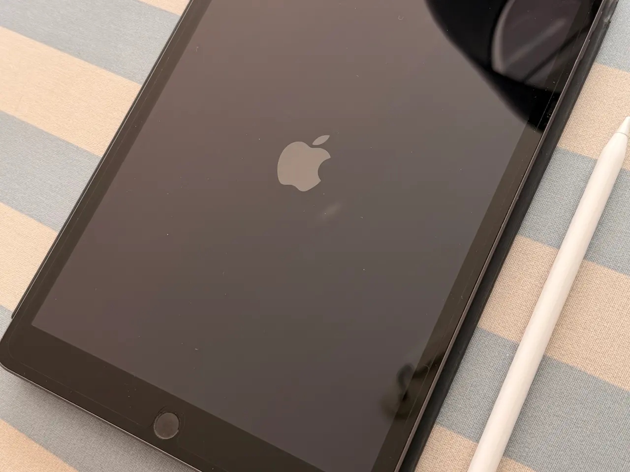 Billede 7 - Komplet iPad med tastatur, pen samt med sim kort