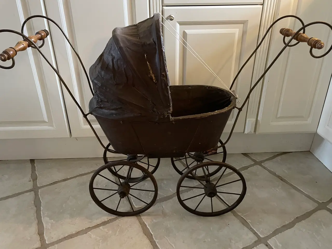 Billede 1 - Antik dukkevogn fra P.M.Knudsen Kbh. ca. 1890