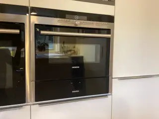 Kompakt ovn med mikrobølger