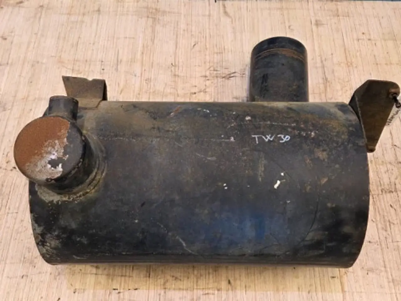 Billede 3 - Ford TW30 Luftfilterhus D8NN9600BC