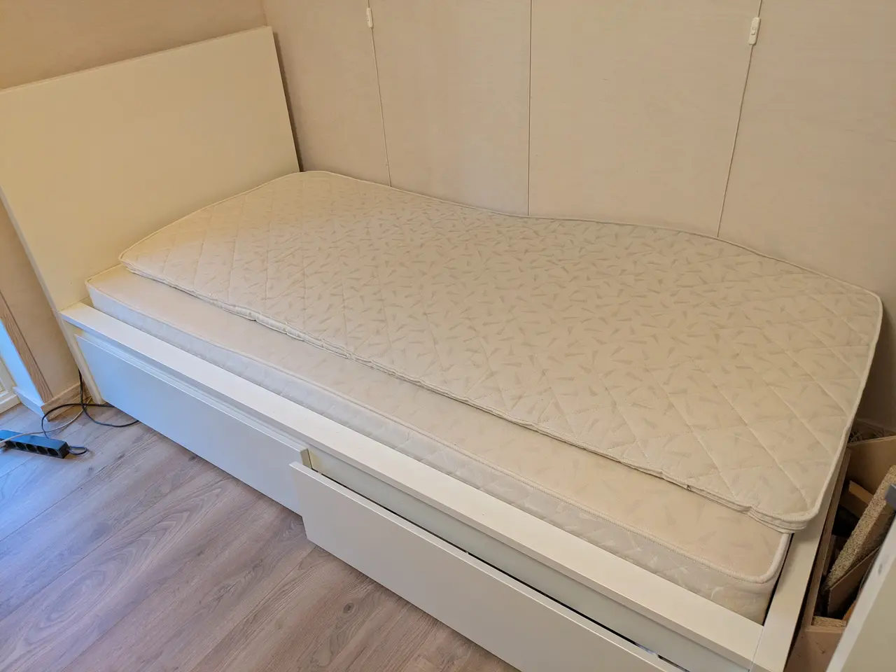 Billede 2 - IKEA hvid seng, opbevaringsskuffer, sovemål 90x200