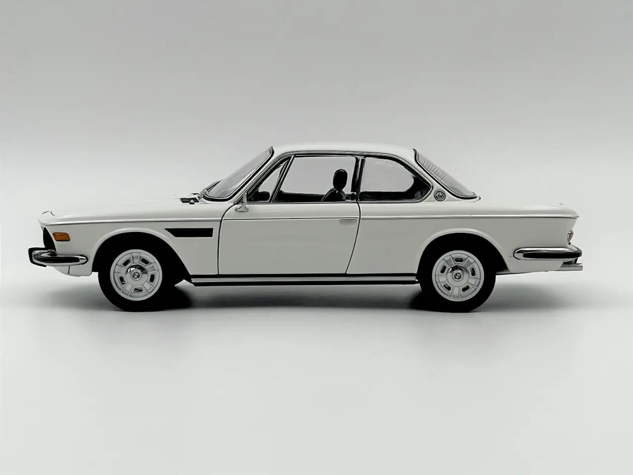 Billede 3 - 1971 BMW 3,0 CSi E9 - 1:18 Mega sjælden udbudt