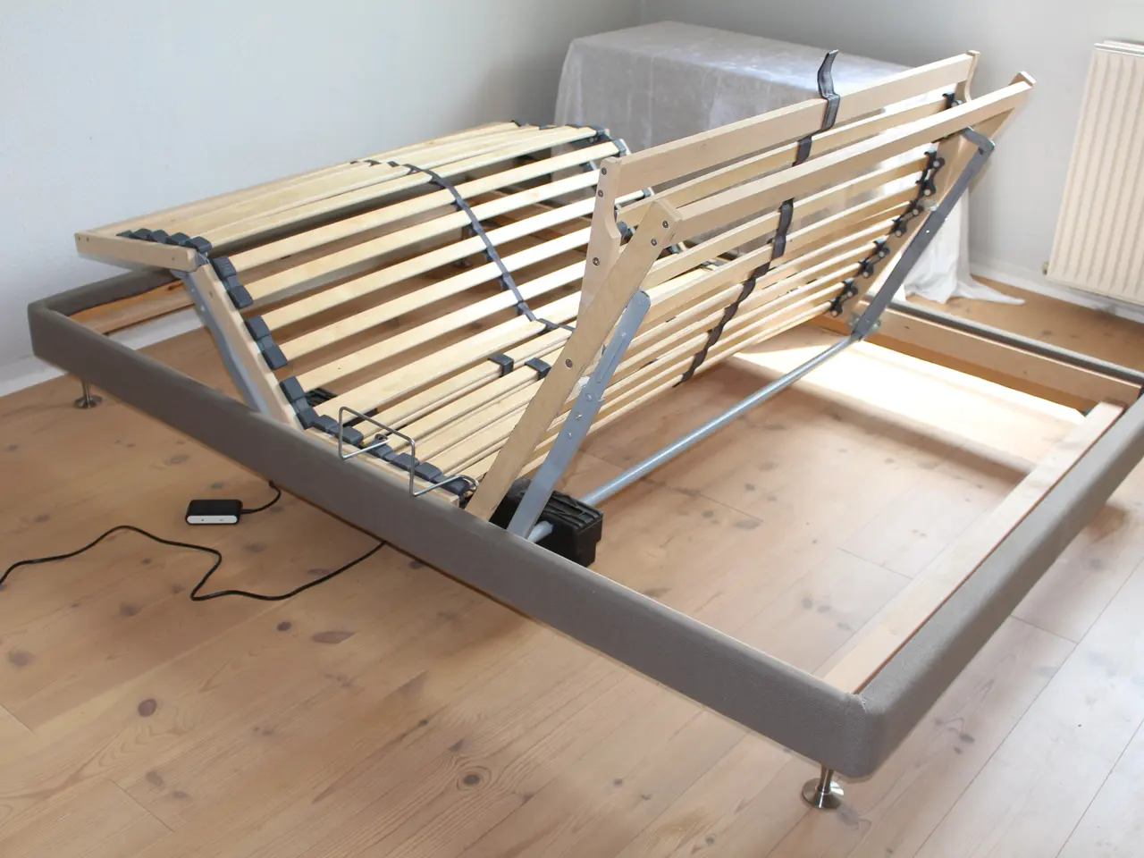 Billede 2 - Elevationsseng 140*200*45cm sælges uden topmadras.