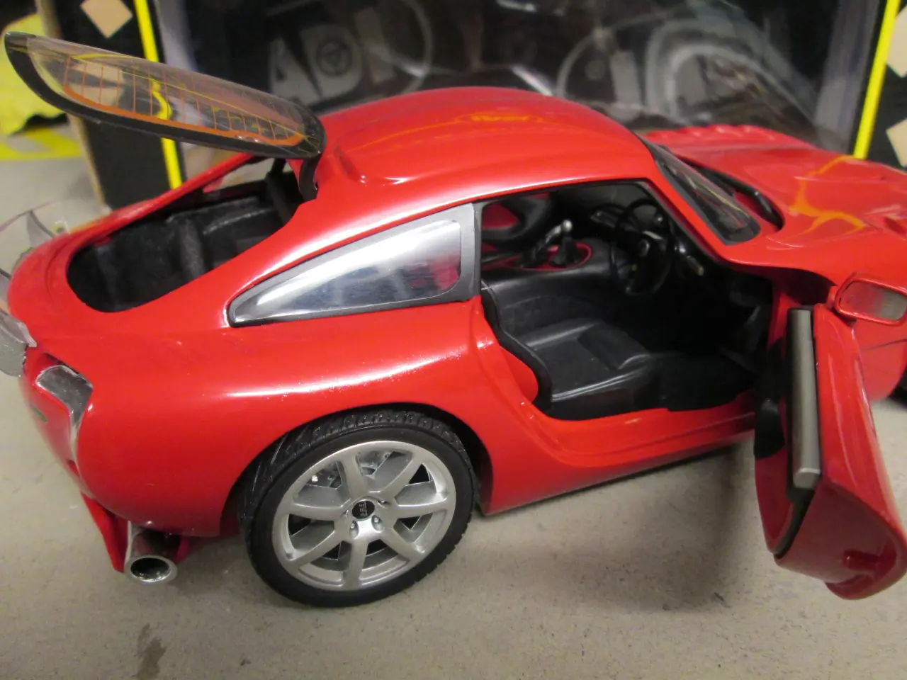 Billede 7 - Modelbil  1:18   Tvr Sagaris   Jadi  