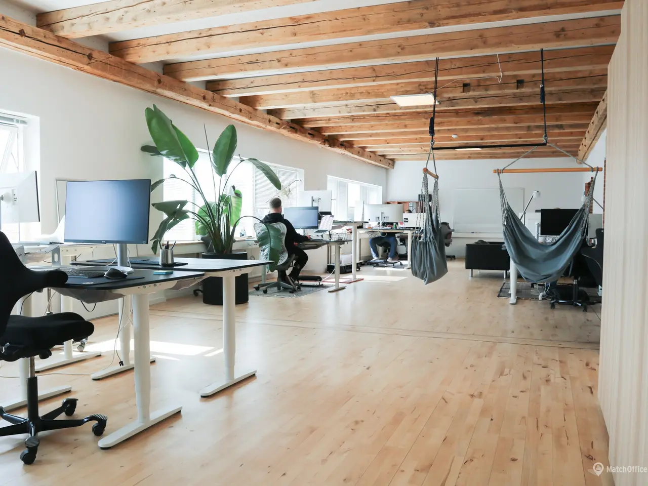 Billede 4 - Højloftet kontor med showroom
