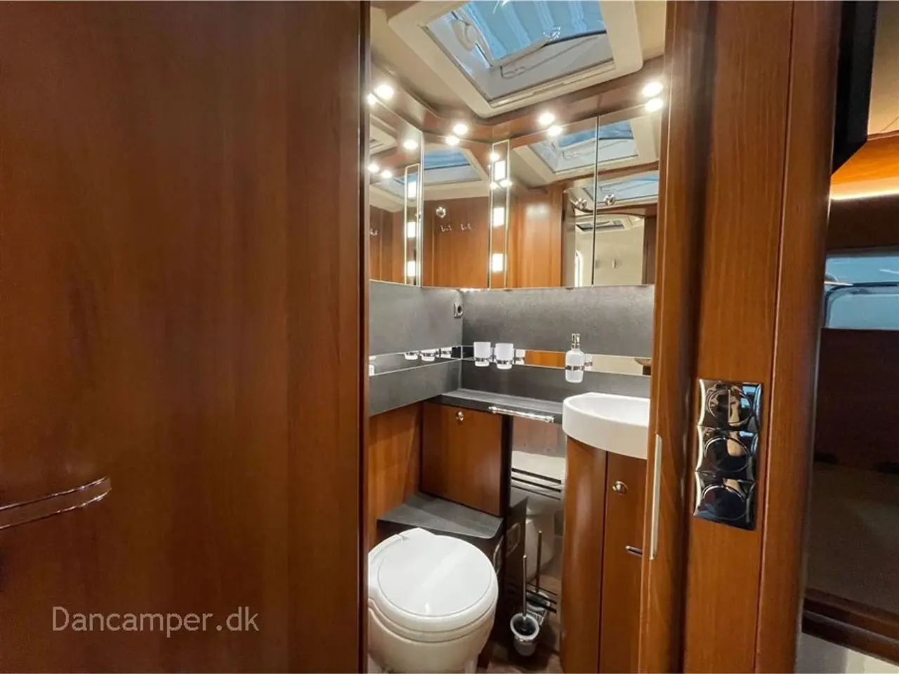 Billede 27 - 2025 - Carthago liner-for-two 53 L   Fabriksny luxuscamper