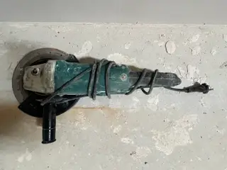 Stor vinkelsliber Makita udlejes 95kr.dag - 195kr.