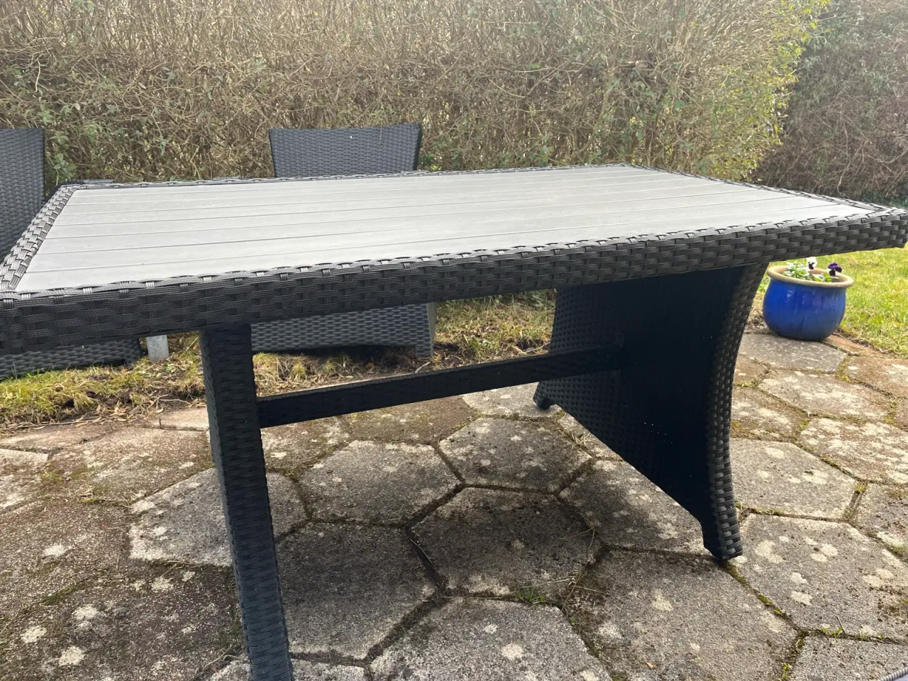 Billede 1 - Havebord i polyrattan grå/sort