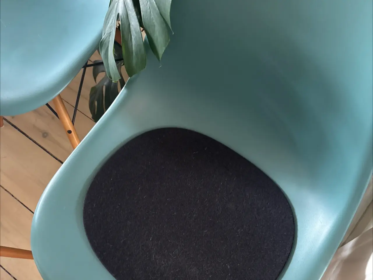 Billede 5 - 10 Eames spisebordstole med træben