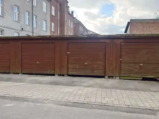 Garage i centrum af Helsingør udlejes