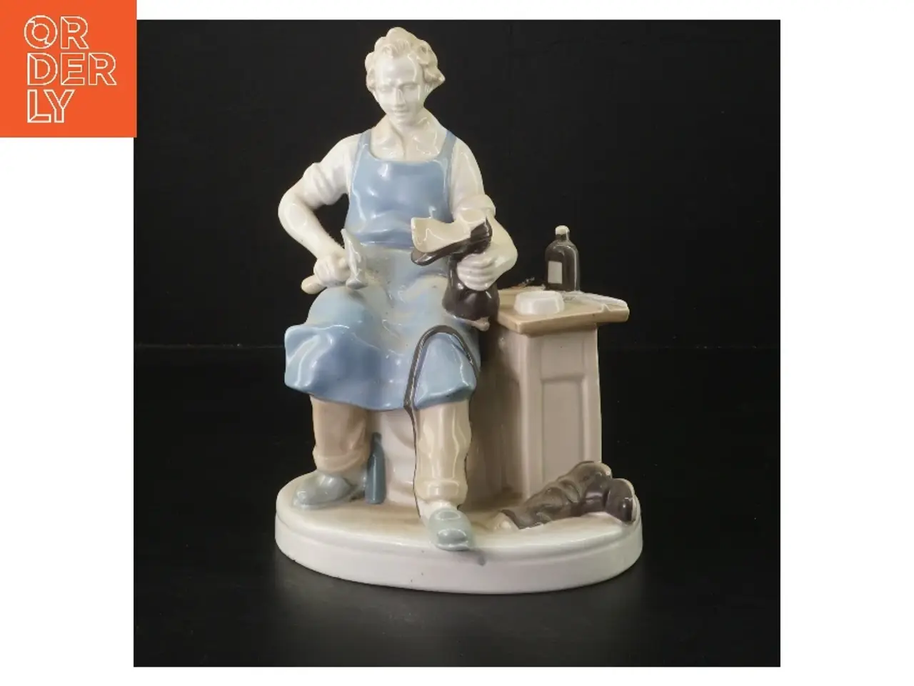 Billede 1 - Porcelænsfigur af skomager (str. 21 cm)