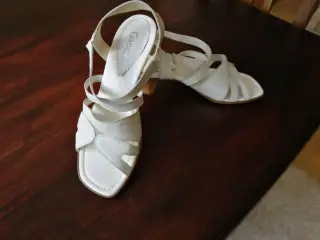 Garbor sandal i hvid skind sælges