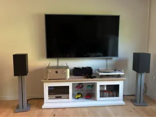 Bowers & Wilkins 606 S3 – sort + originale stander
