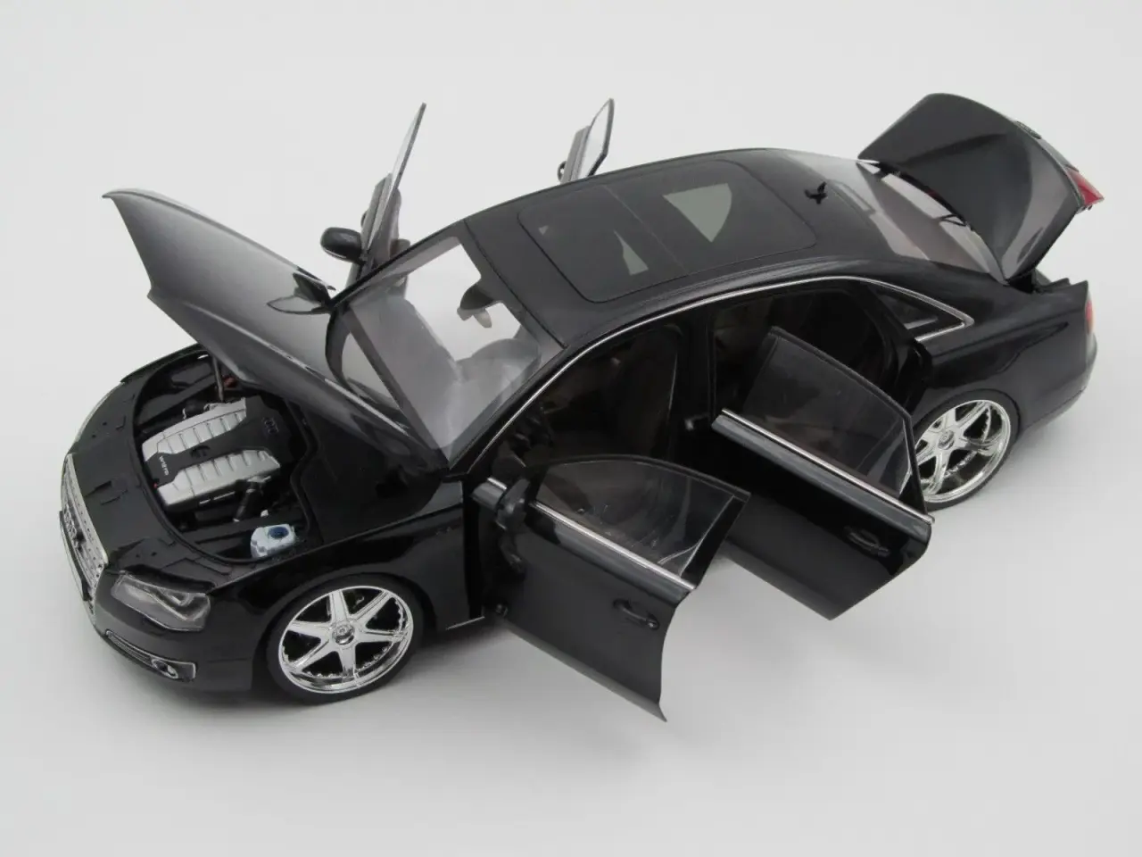 Billede 8 - 2010 Audi A8L W12 LED lys og Panoramatag 1:18