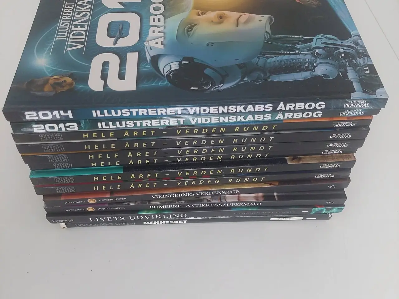 Billede 1 - Stor bogsamling: 12 stk. Illustreret Videnskab årb