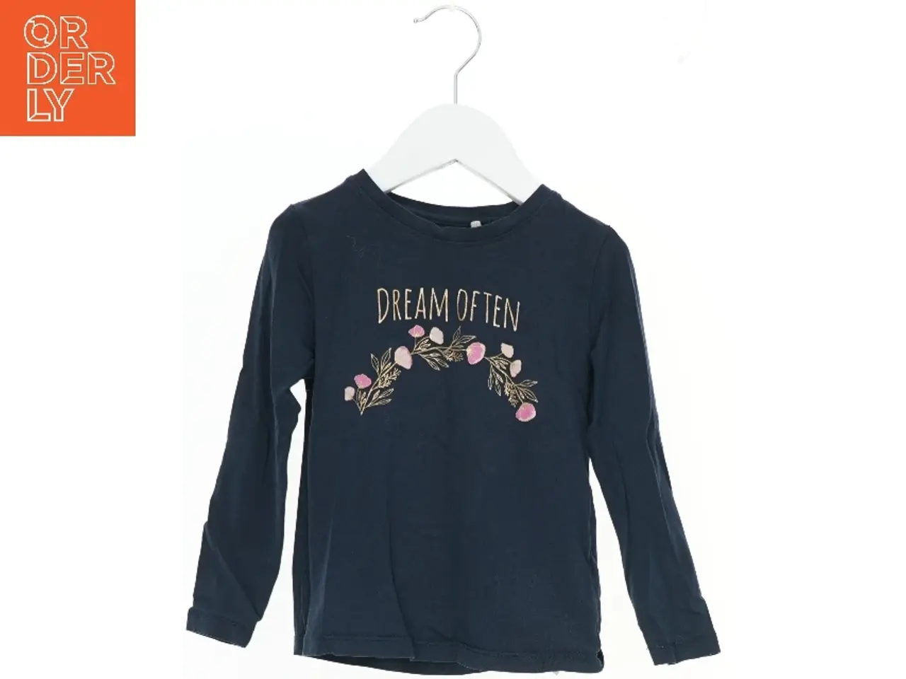 Billede 1 - Langærmet bluse med teksten 'Dream Often' fra Name It (str. 104)