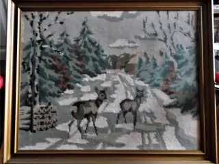 Broderi billede af vinterligt skovparti og 2 rådyr