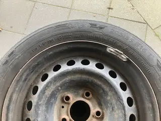 Vinterdæk på stålfælge fra en Nissan Leaf 2. Gen.