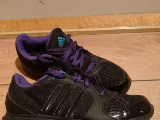 Sneakers, Adidas.