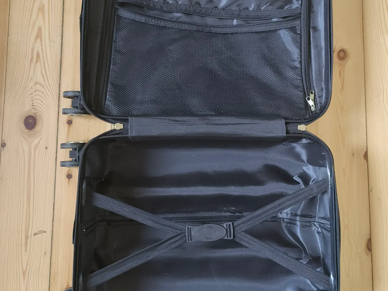 Billede 3 - Cabin bag / Håndbagage – Sort letvægtskuffert med 