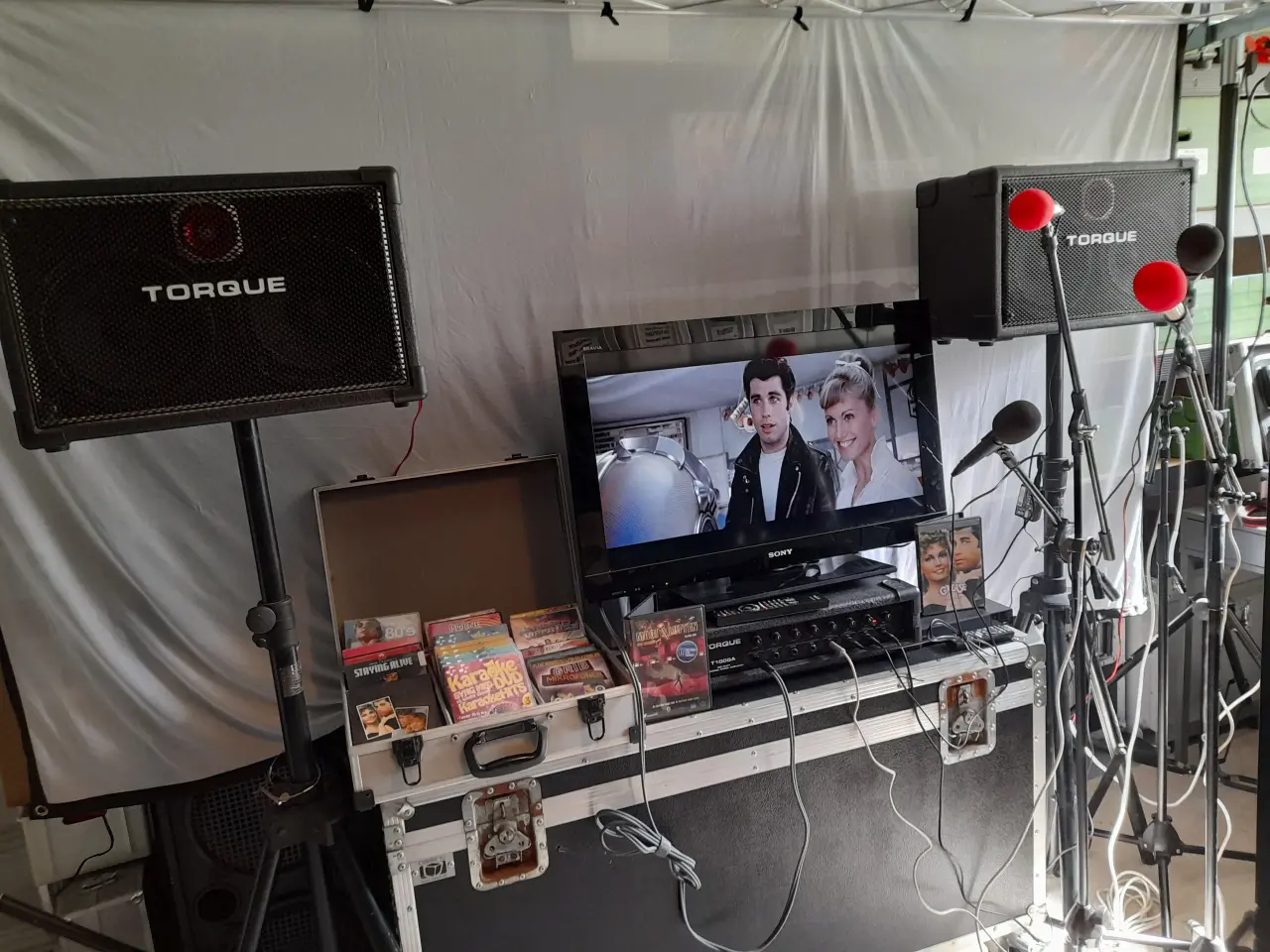 Billede 18 - Udlejes - STORT KARAOKE MED 4 MIC.