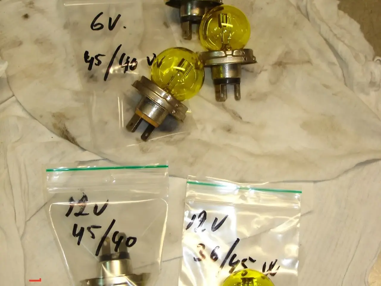 Billede 17 - Pærer 6 og 12 Volt.