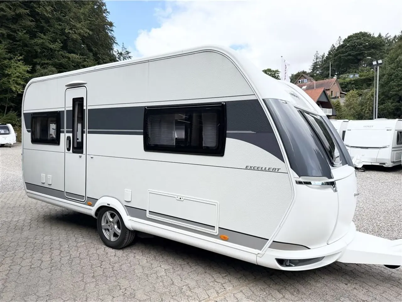 Billede 2 - 2022 - Hobby Excellent 495 UFe Dobbeltseng-Gulvtemp.-Mover-Aircon-Telt