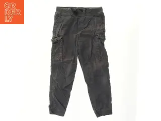 Cargo bukser fra H&M (str. 146)