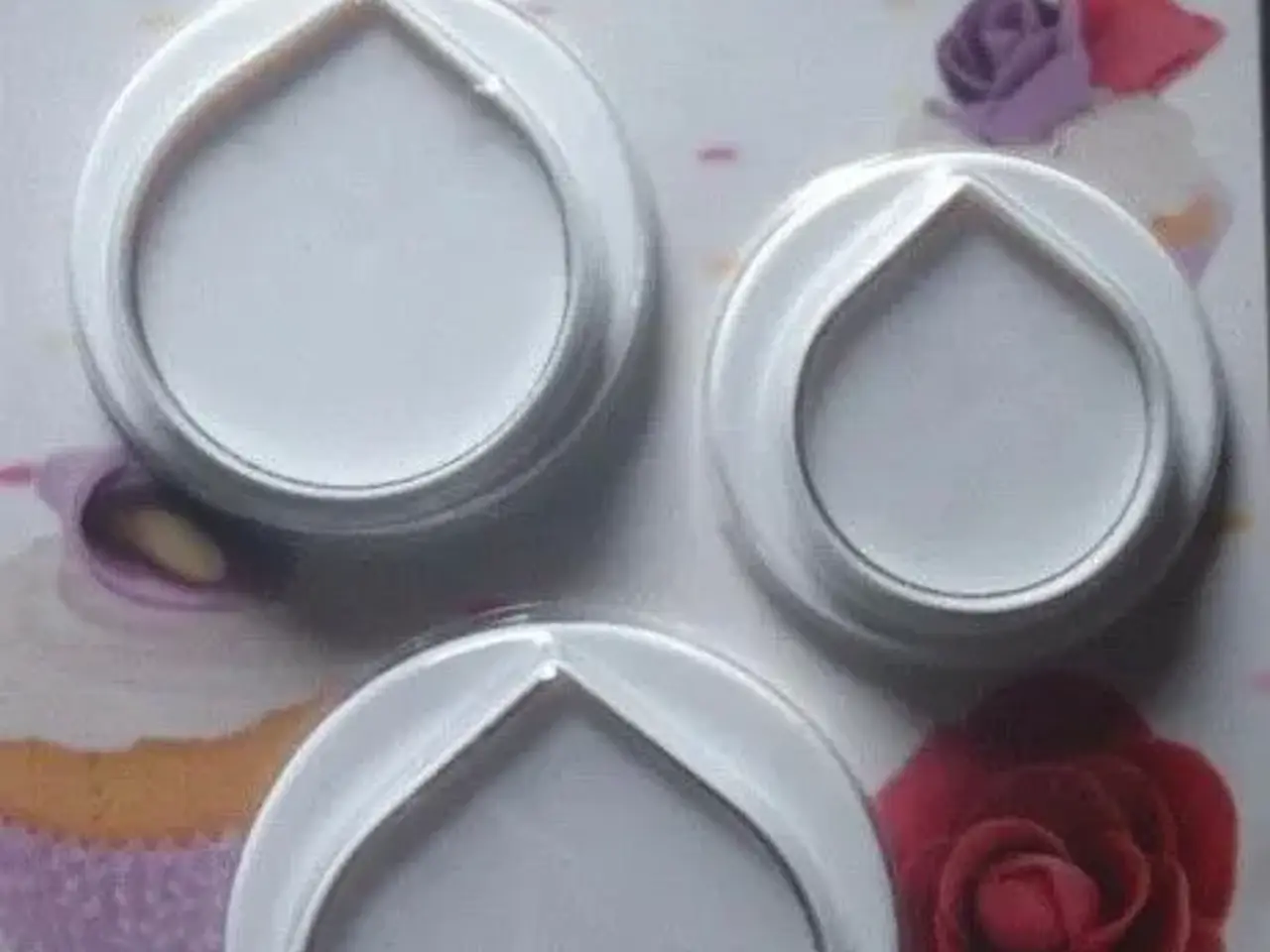 Billede 1 - Udstikkere kagedekoration Rose og Calla