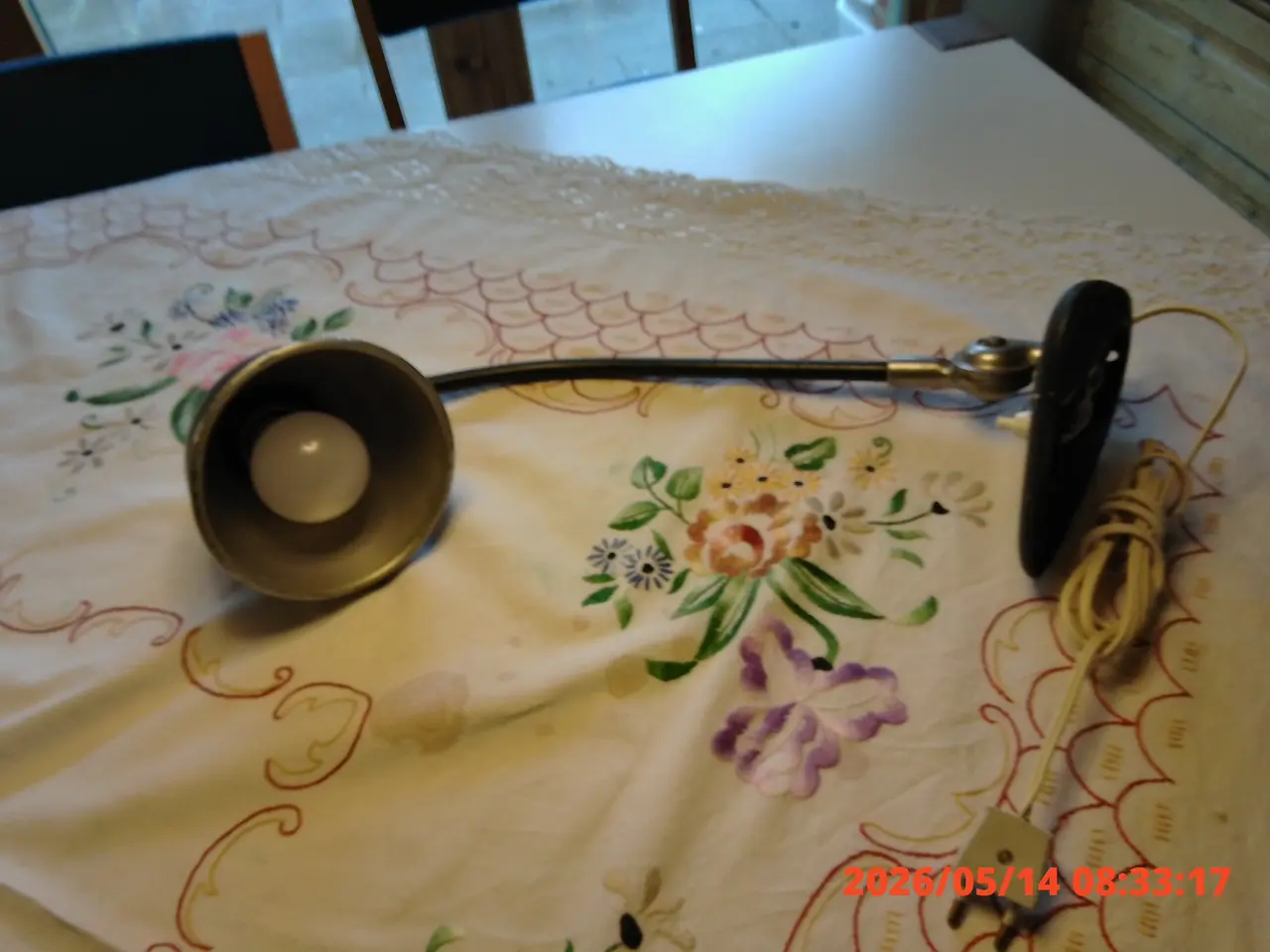 Billede 3 - Fin sort bordlampe med fleksibel arm og tung fod 