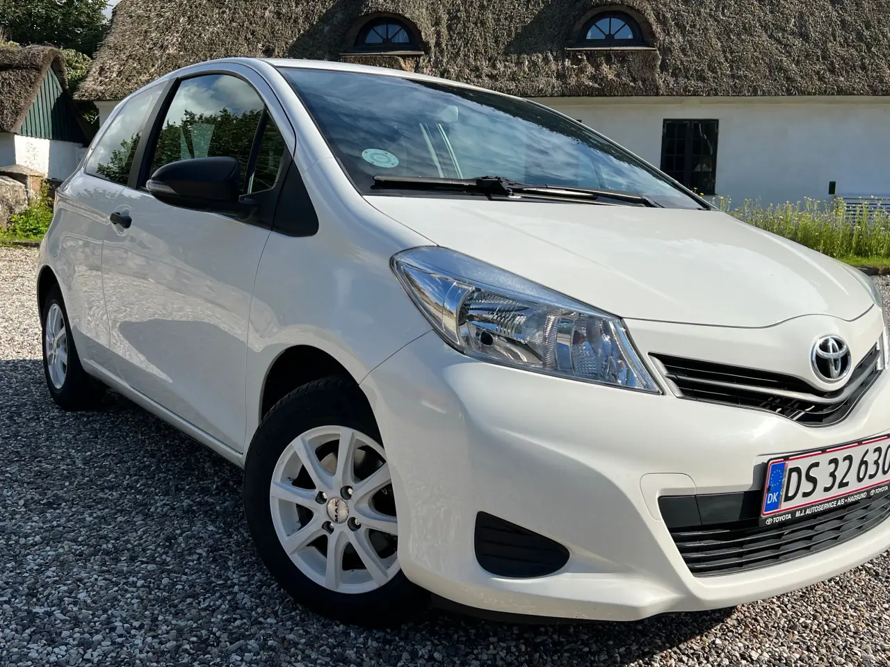 Billede 2 - Velholdt Toyota Yaris med lavt kilometer tal