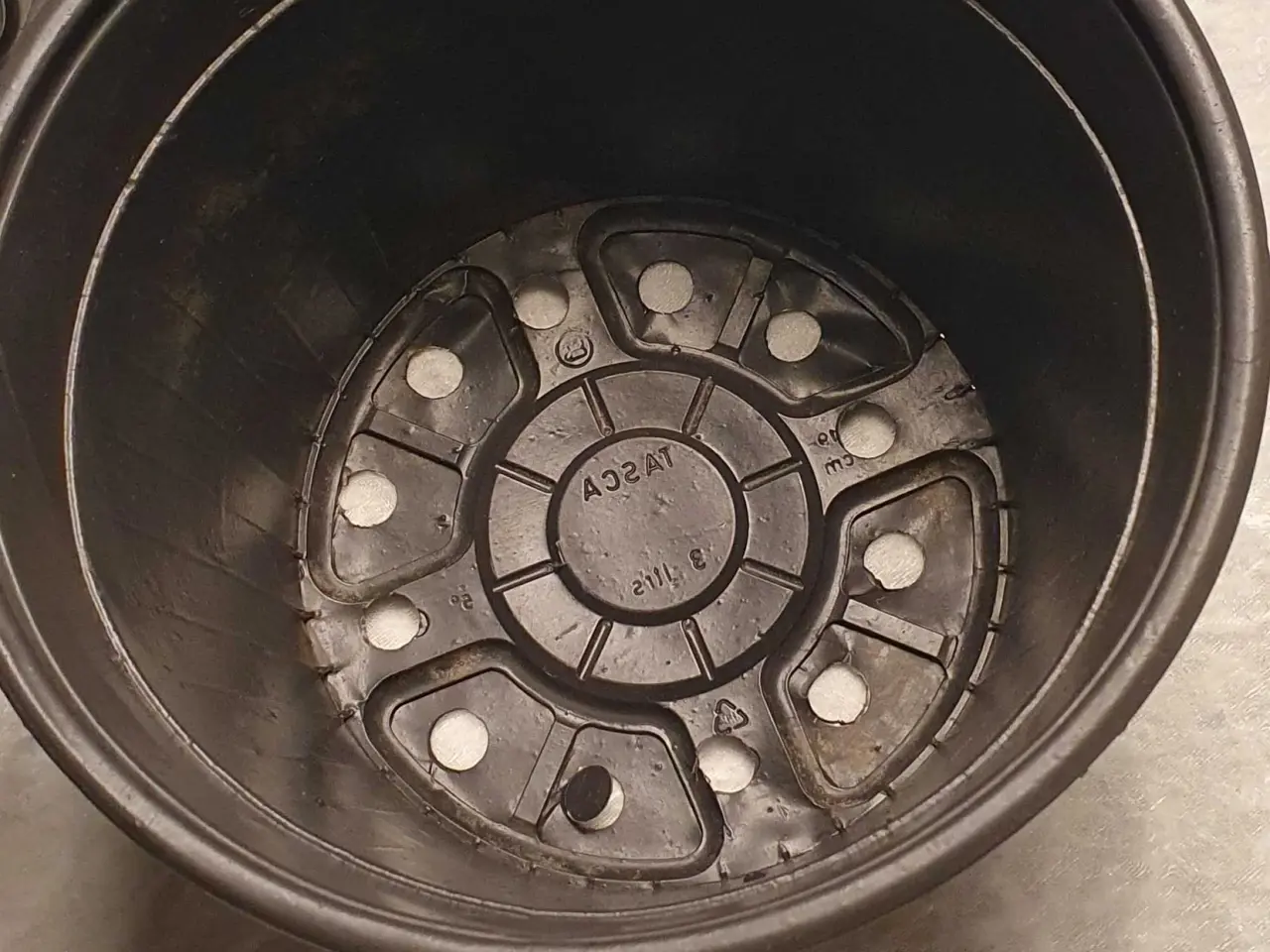 Billede 2 - Urtepotter i plast