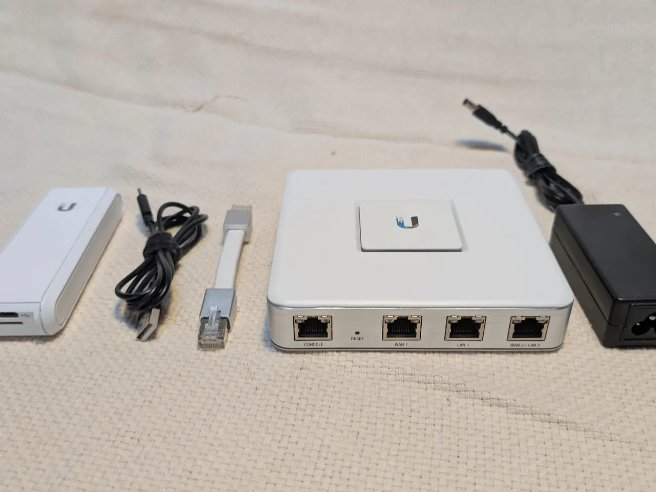 Billede 1 - Unifi USG og CloudKey v1