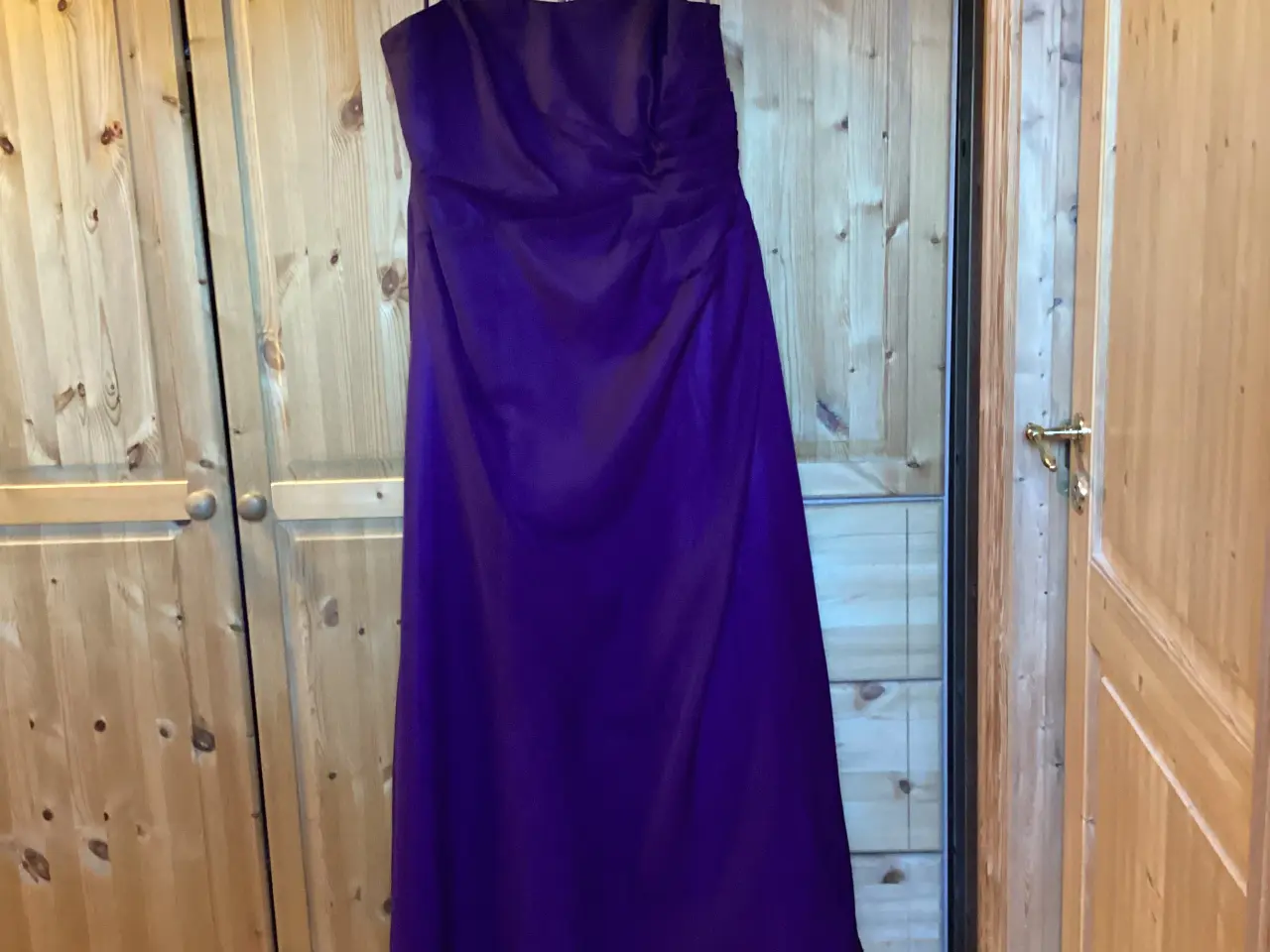 Billede 4 - Flot mørk lilla Galla/Selskabskjole str. 54