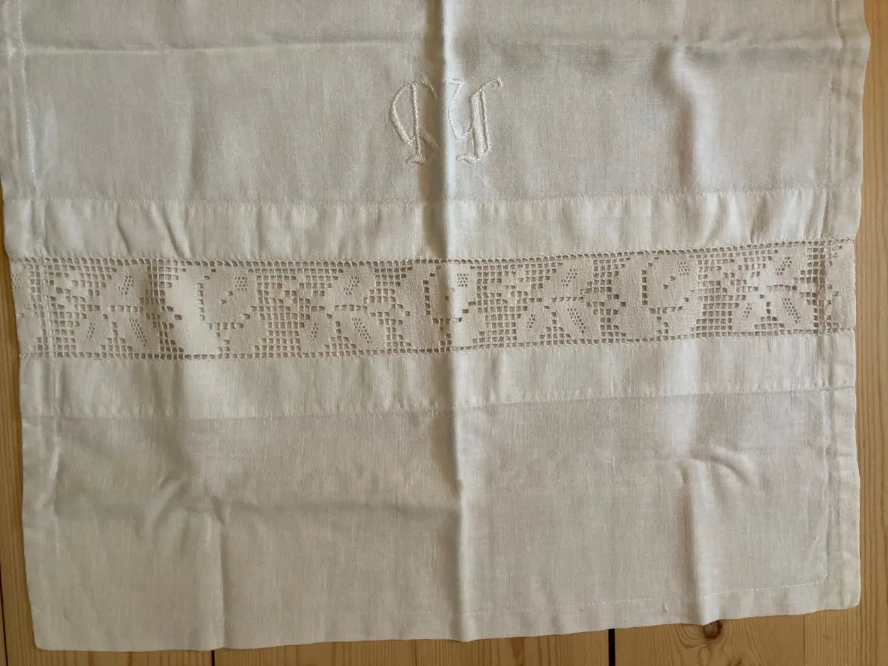 Billede 6 - Gamle pudevår med broderi