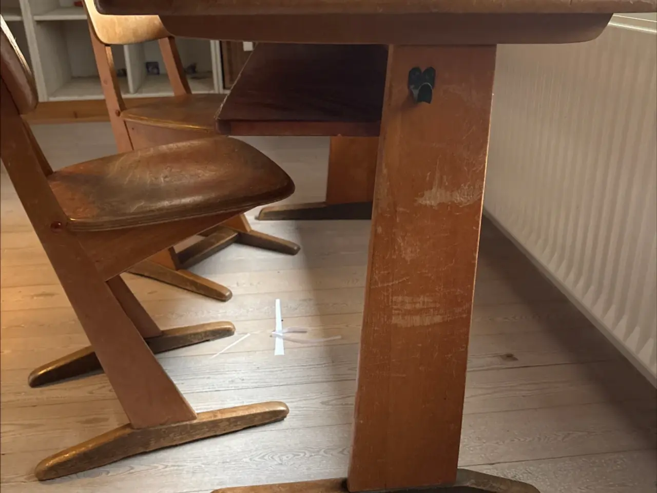 Billede 4 - Tyske skolemøbler - bord m. Stole