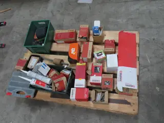 Diverse søm, skruer, m.v.