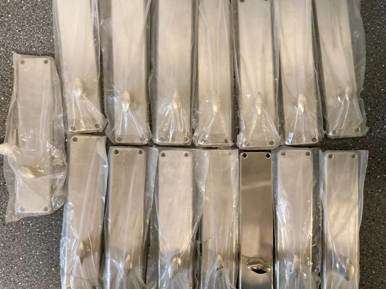 Billede 1 - parti of 15x Assa Abloy Spacer Long Plates w.