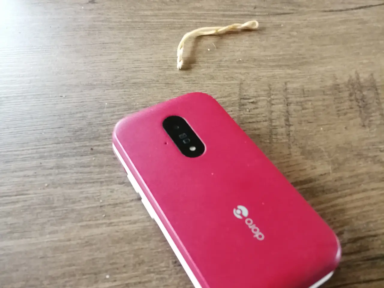 Billede 1 - Billig telefon med oplader
