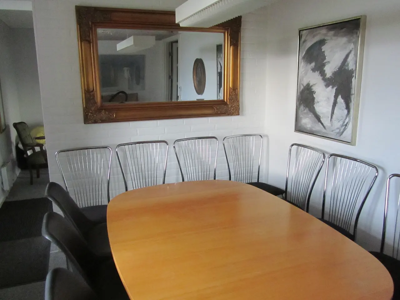 Billede 3 - spisebord med plader og stole gratis