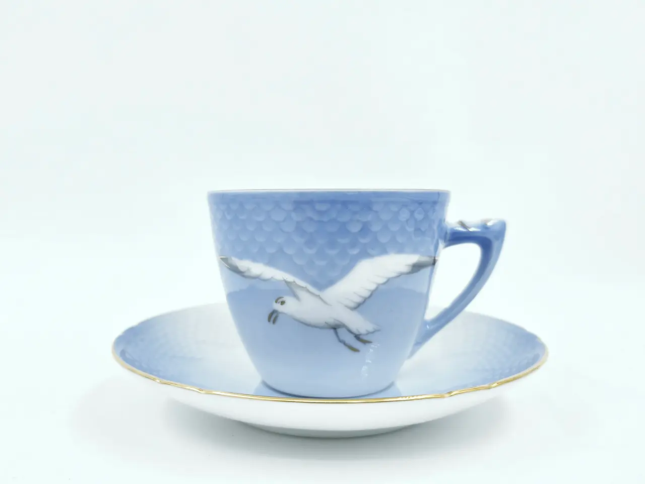 Billede 1 - Mågestel Kaffekop nr. 102 Med Guldkant. 2 sortering