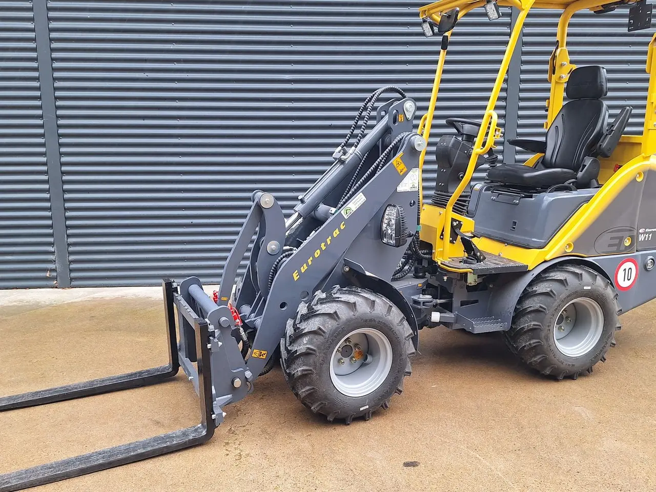 Billede 1 - Eurotrac W11 mellem arm