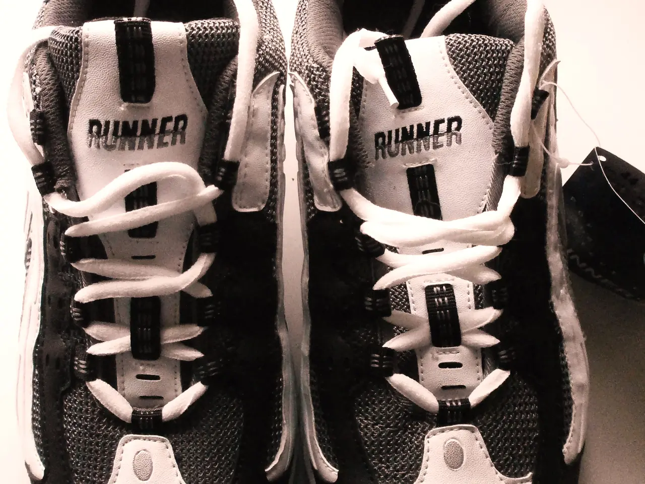 Billede 2 - NY Runner sportssko i str 44 i hvid/sort -Perfekt